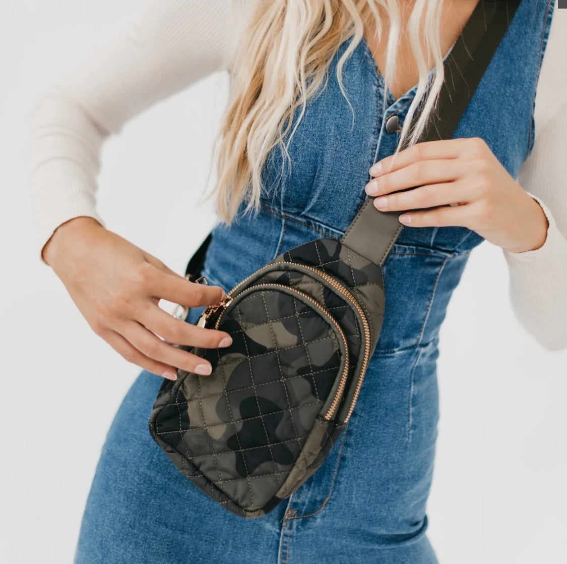 PINELOPE PUFFER SLING BAG